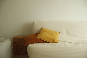 Obraz premium Comfortable sofa with colorful cushions and rustic accents