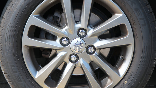 Toyota Logo auf Leichtmetall Felge, Toyota Kleinwagen Auto, Z&uuml;rich 26.06.2026