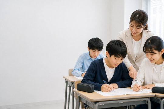 高校受験,受験,受験勉強,高校入試,受験生,中学生,中学3年生,学習塾,進学塾,個別指導,家庭教師,模試,過去問,受験対策,志望校,志望校合格,勉強,学習,自宅学習,夜間学習,問題集,教科書,ノート,テスト,試験,内申点,学力向上,集中力,努力,講師,先生,日本人学生,男子中学生,女子中学生,親子,保護者,教育,進学,進路相談,三者面談,面接対策,教室,ホワイトボード,鉛筆,合格発表,合格祈願,成