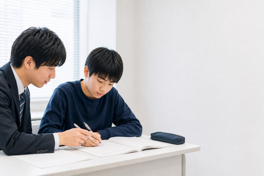 高校受験,受験,受験勉強,高校入試,受験生,中学生,中学3年生,学習塾,進学塾,個別指導,家庭教師,模試,過去問,受験対策,志望校,志望校合格,勉強,学習,自宅学習,夜間学習,問題集,教科書,ノート,テスト,試験,内申点,学力向上,集中力,努力,講師,先生,日本人学生,男子中学生,女子中学生,親子,保護者,教育,進学,進路相談,三者面談,面接対策,教室,ホワイトボード,鉛筆,合格発表,合格祈願,成
