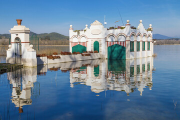 Pesquera Marimon Reflected in Lake Banyoles © Santi Rodríguez