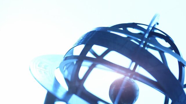 回転する天球儀