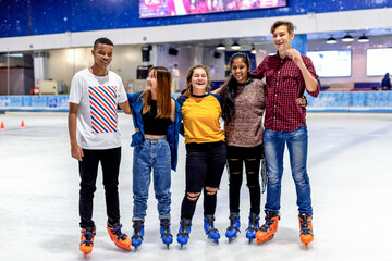 Obraz premium Friends enjoying indoor ice skating.