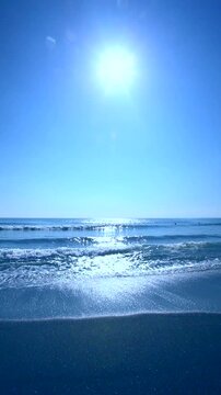 海岸に寄せる波
