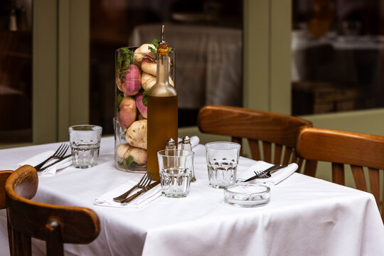 Elegant Restaurant Table Setting