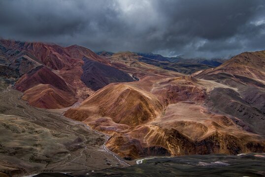 Wild untouched landscape along the road from Lake Manasarovar to the kingdom of Guge, Western Tibet, Asia
