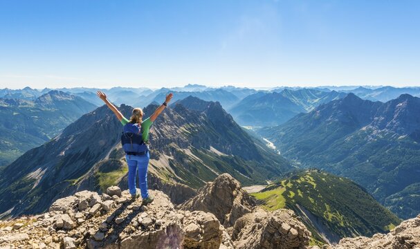 Hiker with views of mountains and Alps, view from the Hochvogel, left Kleiner Ro&szlig;zahn, Allg&auml;u, Allg&auml;uer Hochalpen, Bavaria, Germany
