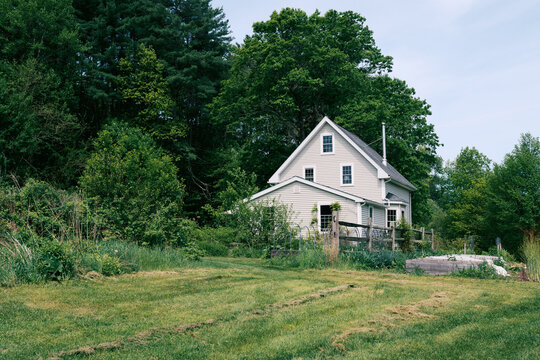 farm house exterior in Massachusetts during sunny day in spring