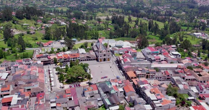 Vista a&eacute;rea de la Iglesia de Chordeleg en Azuay, Ecuador