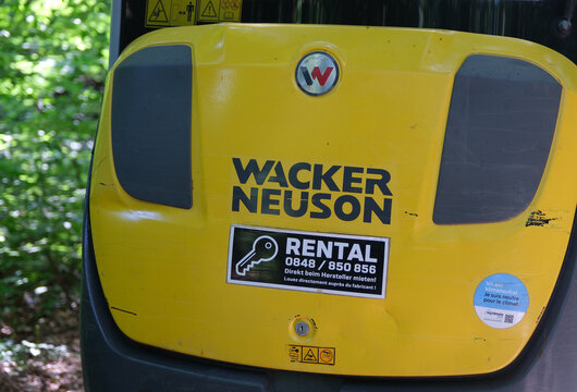 Wacker Neuson Logo auf Wacker Neuson Baumaschinen Bagger, Z&uuml;rich 26.06.2026