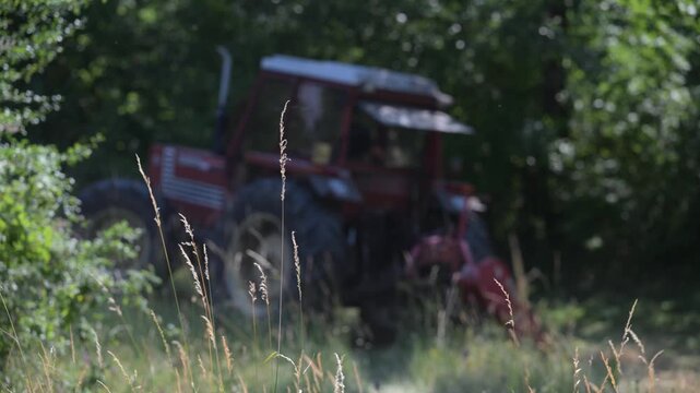 Trattore Agricolo tagli fieno