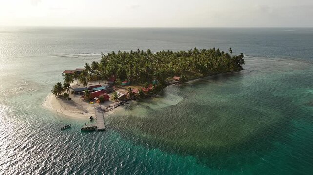 Aerial photograph of the beaches and island of San Blas in Panama, palm trees, clear waters and white sands, Guna Yala