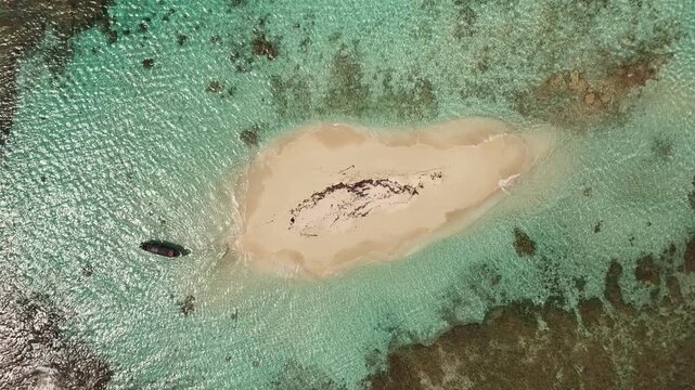 Aerial photograph of the beaches and island of San Blas in Panama, palm trees, clear waters and white sands, Guna Yala