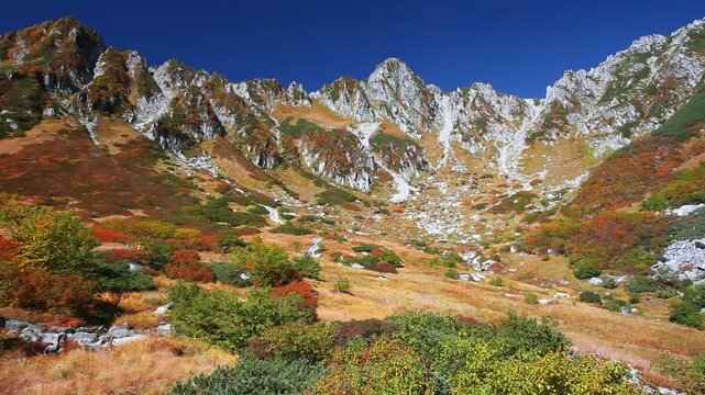 紅葉の千畳敷カールと宝剣岳