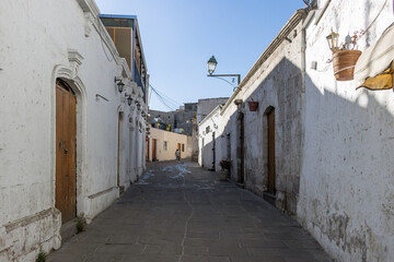Obraz premium Vistas de la arquitectura y calles del centro Histórico de la ciudad Blanca de Arequipa Perú