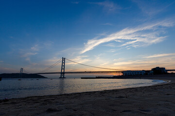 ブルーアワーと明石海峡大橋 © walkingcow3039