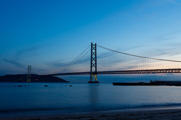 ブルーアワーと明石海峡大橋 © walkingcow3039
