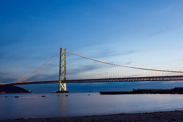マジックアワーと明石海峡大橋 © walkingcow3039