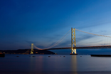 マジックアワーと明石海峡大橋 © walkingcow3039