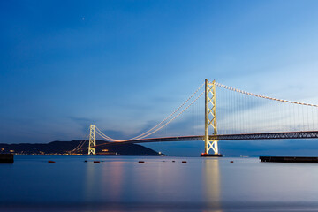 マジックアワーと明石海峡大橋 © walkingcow3039