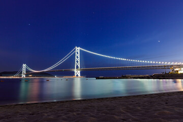 ライトアップされた明石海峡大橋 © walkingcow3039