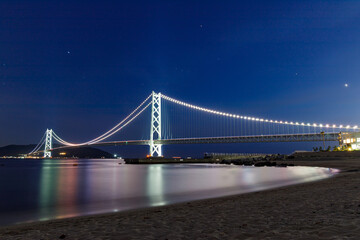 ライトアップされた明石海峡大橋 © walkingcow3039