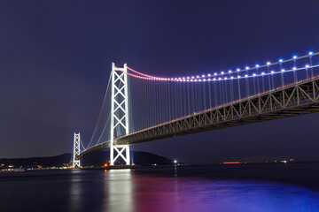ライトアップされた明石海峡大橋 © walkingcow3039