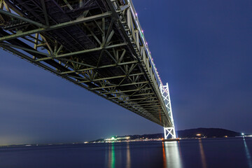 ライトアップされた明石海峡大橋 © walkingcow3039