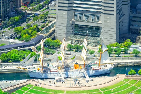 横浜・日本丸 総帆展帆（そうはんてんぱん）