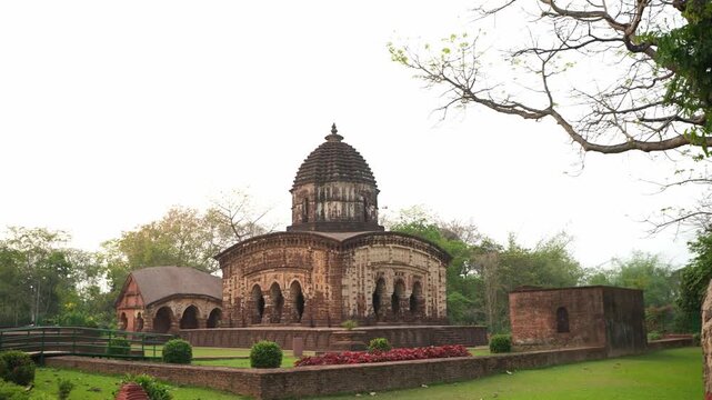 This is the Radha Madhav Temple; the walls of the temple depict tales from the Krishna Leela Puranas as well as scenes of contemporary life.