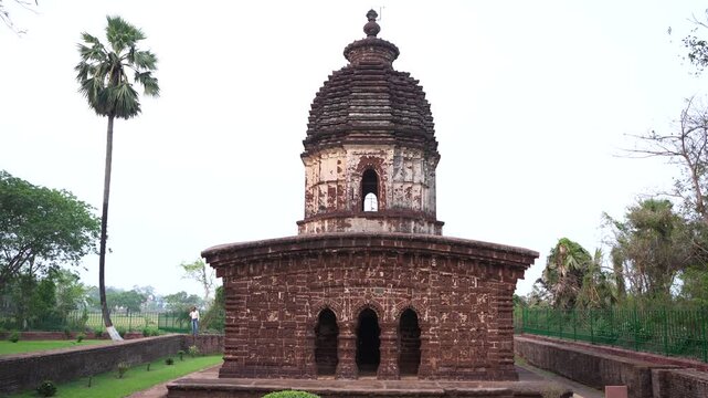 This is the Radha Madhav Temple; the walls of the temple depict tales from the Krishna Leela Puranas as well as scenes of contemporary life.
