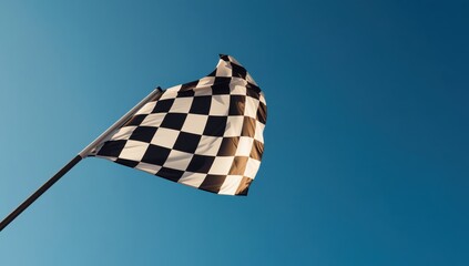 Naklejka premium Outdoor checkered flag under blue sky, low angle. Text space available.