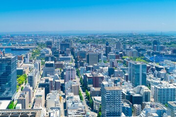 Fototapeta premium 横浜都市風景・中心市街地と港の見える丘公園方面を望む