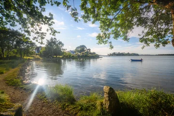 Sentier de randonnée qui longe la mer, la Ria d'Etel à saint cado sur la commune de Belz, en Bretagne dans le Morbihan © jmbreizh