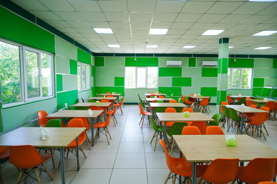 Modern cafeteria ready for students.