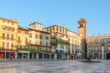 Fototapeta premium Awesome view of Piazza delle Erbe (Market square), Verona, Italy