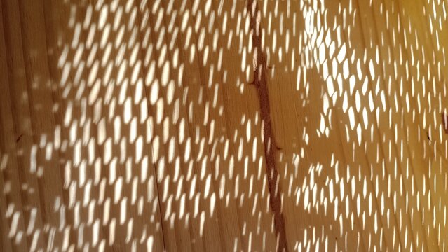 Madeira iluminada por pequenas frestas de luz natural, papel de parede com ilumina&ccedil;&atilde;o moderna e r&uacute;stica