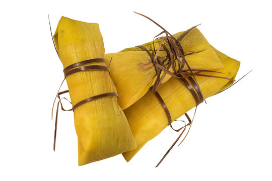 Pamonhas deliciosas caseiras de festa junina enroladas na palha de milho amarela sem fundo