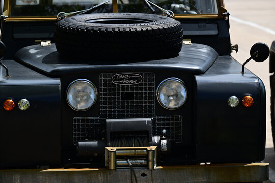 Land Rover, range rover, offroad,antique,repair,fix up,restoration,iconic,costly,diesel,gasoline,4x4,legendary,vehicle,truck,tough,rugged,famous,brand,reputation,model,series,spare,engine,kit,winch