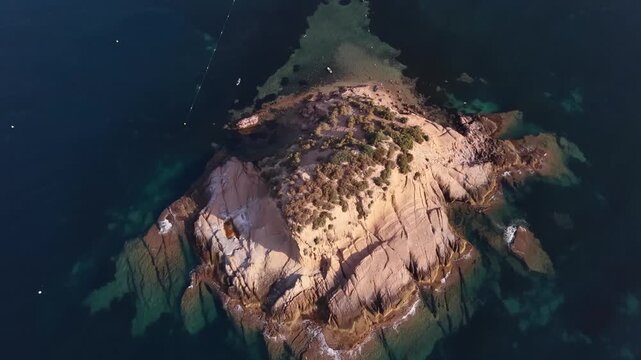 Isla de la Olla en Altea, en el Mediterraneo , Alicante