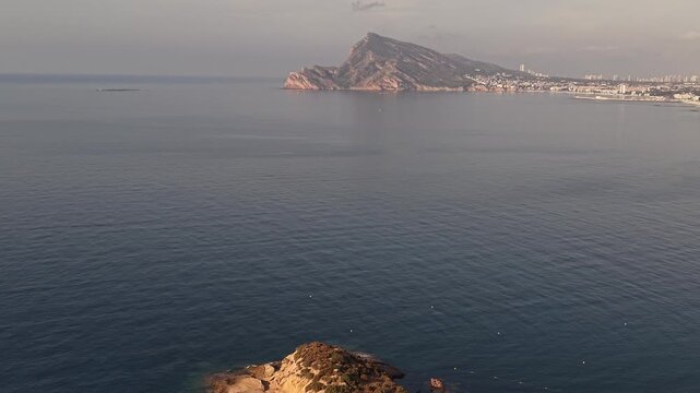 Isla de la Olla en Altea, en el Mediterraneo , Alicante