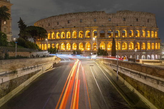 colosseum at night rome italy