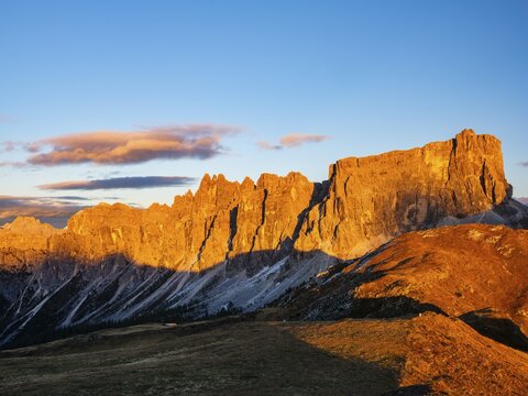 Cima D'Ambrizzola massif in the evening light, Alpengl&uuml;hen, Passo di Giau, Giau Pass, Dolomites, Alps, Belluno Province, Veneto, Italy