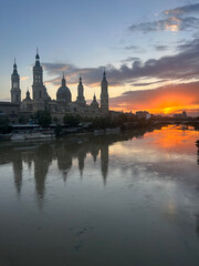 Fototapeta premium Basilica of Our Lady of the Pillar reflected in the Ebro River