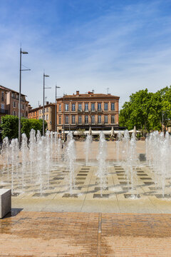Fountain on the Place du Vigan in Albi, France