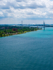 Fototapeta premium Aerial shot of a gorgeous landscape along the Detroit River in Detroit Michigan USA