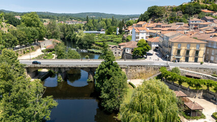 Naklejka premium Allariz town with medieval bridge spanning Arnoia river