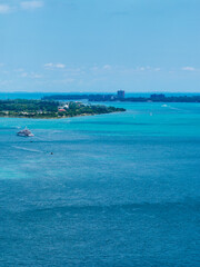 Fototapeta premium Aerial shot of a gorgeous landscape along the Detroit River in Detroit Michigan USA