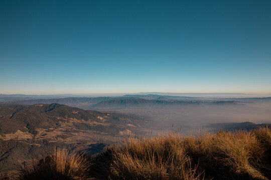 vista sobre volc&aacute;n y sus alrededores 