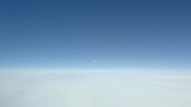 Boeing 747 airplane passing 1000 ft overhead flying low in 4K Ultra HD footage
